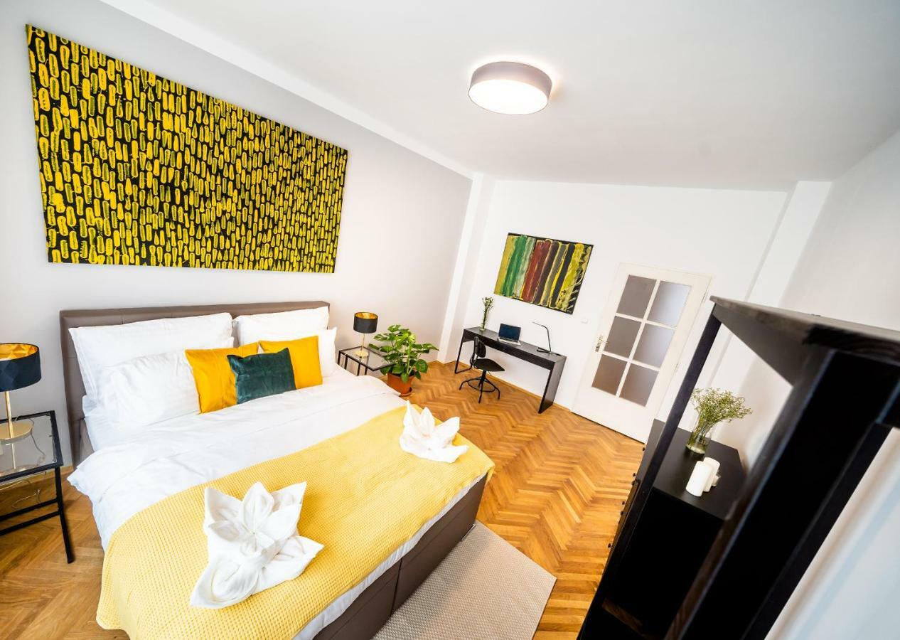 Michal&Michael’s Central Apartments Prag Exterior foto